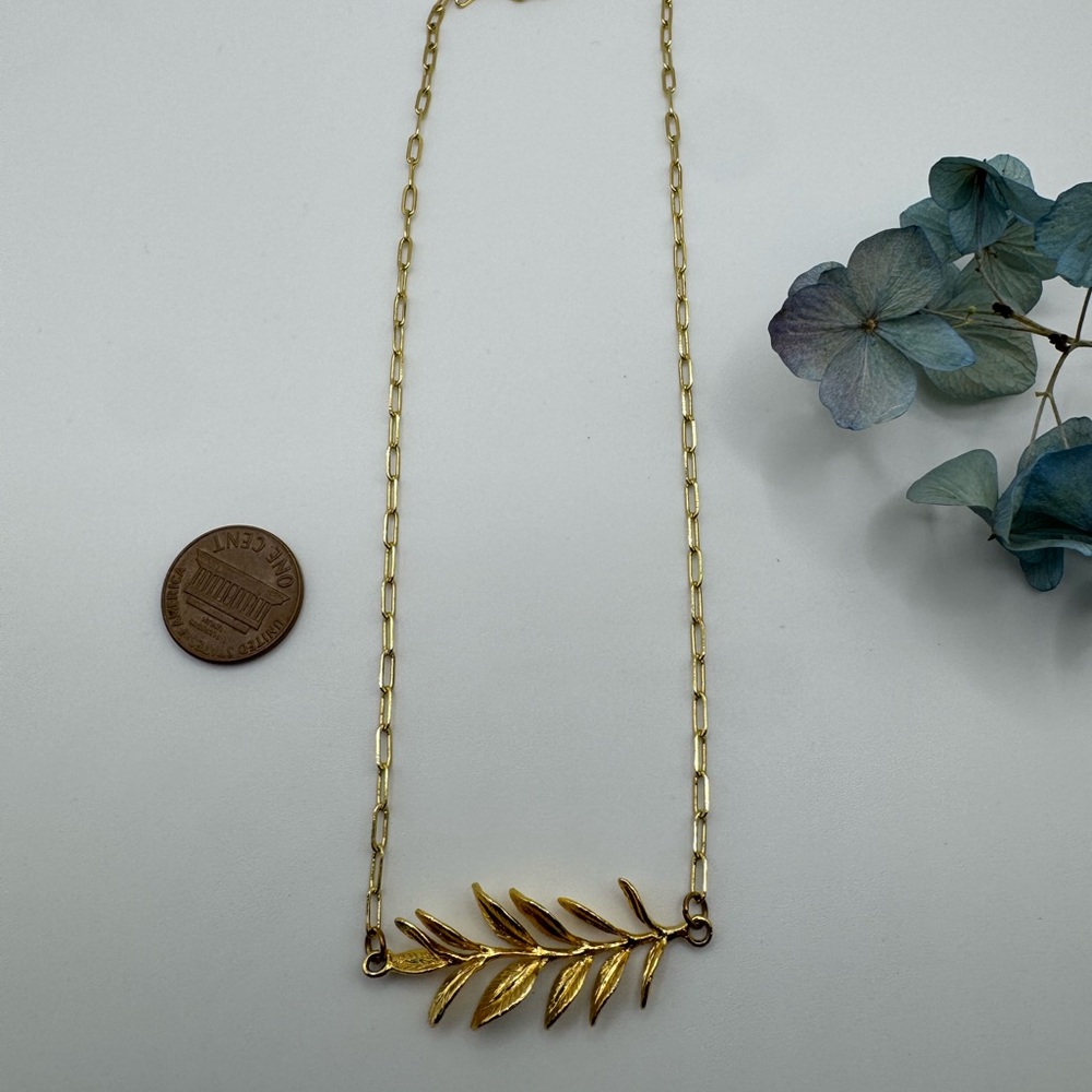 Gold Leaf Design Necklace Elegant Jewelry